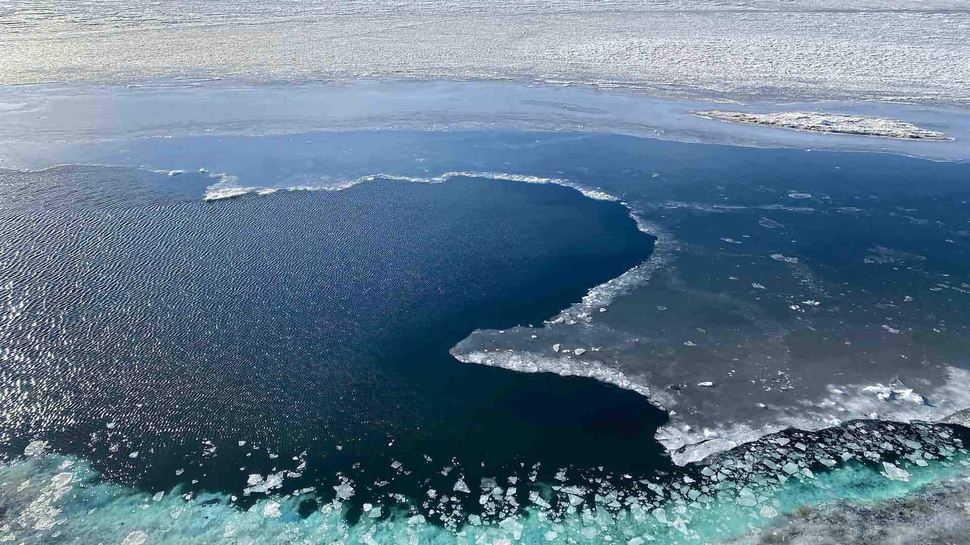 Sea ice breaking up into the ocean.