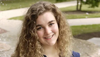 Sarah Blumberg (B.S. ’16, Biological Sciences; B.A. ’16, Spanish) Awarded Fulbright Fellowship