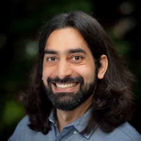 Zeki Mokhtarzada headshot