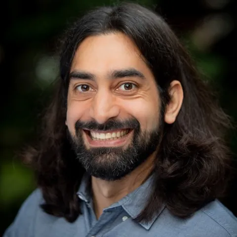 Zeki Mokhtarzada headshot