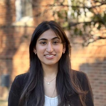 Riya Lakhani headshot