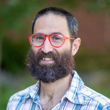 Joshua Singer headshot