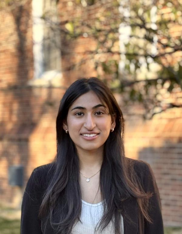 Riya Lakhani headshot