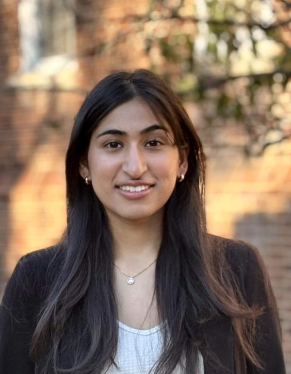 Riya Lakhani headshot