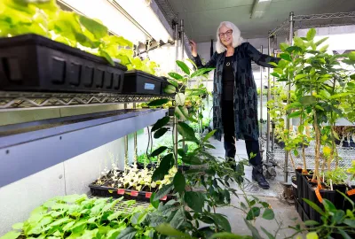 Simon Anne Lab Plants Gift 11062025 JC 9148 1920x1080