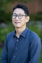 Jinwoo Lee headshot