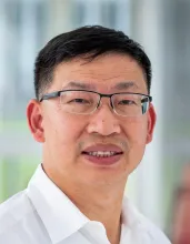 Lai-Xi Wang headshot