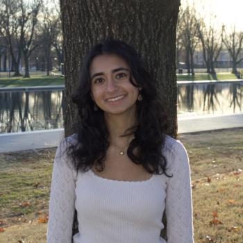 Roxana Azizi headshot