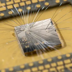 Qubit chip