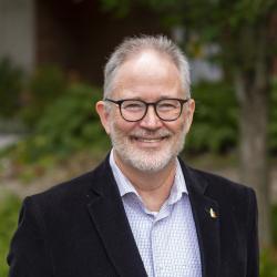 Daniel Falvey headshot